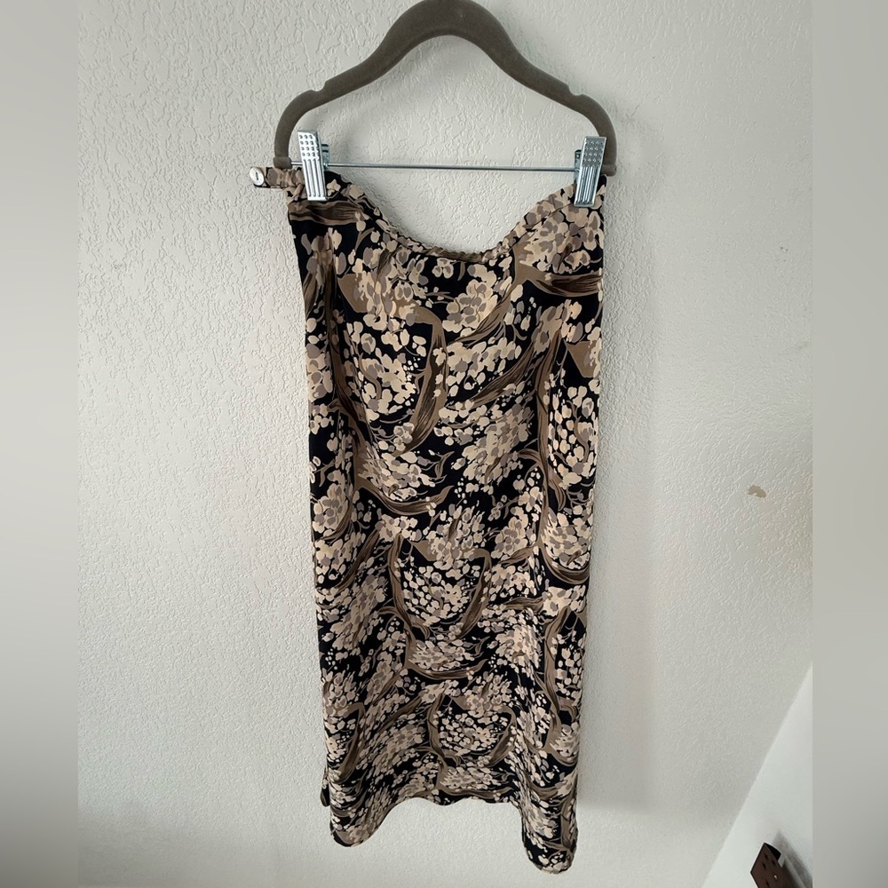 Dress Barn Black and Cream Floral Maxi Skirt - Picture 3 of 4